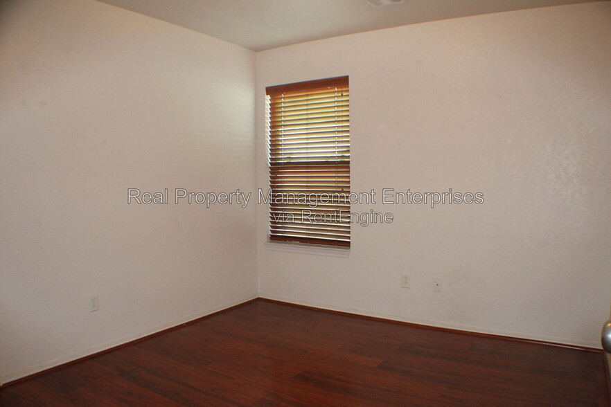 Building Photo - 5520 Del Creek Rd
