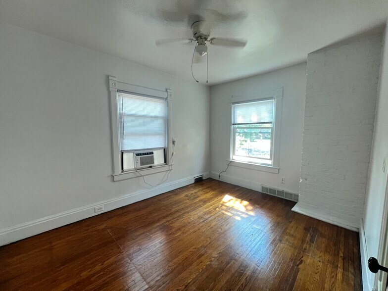 Bedroom 1 - 1403 W Barker Ave