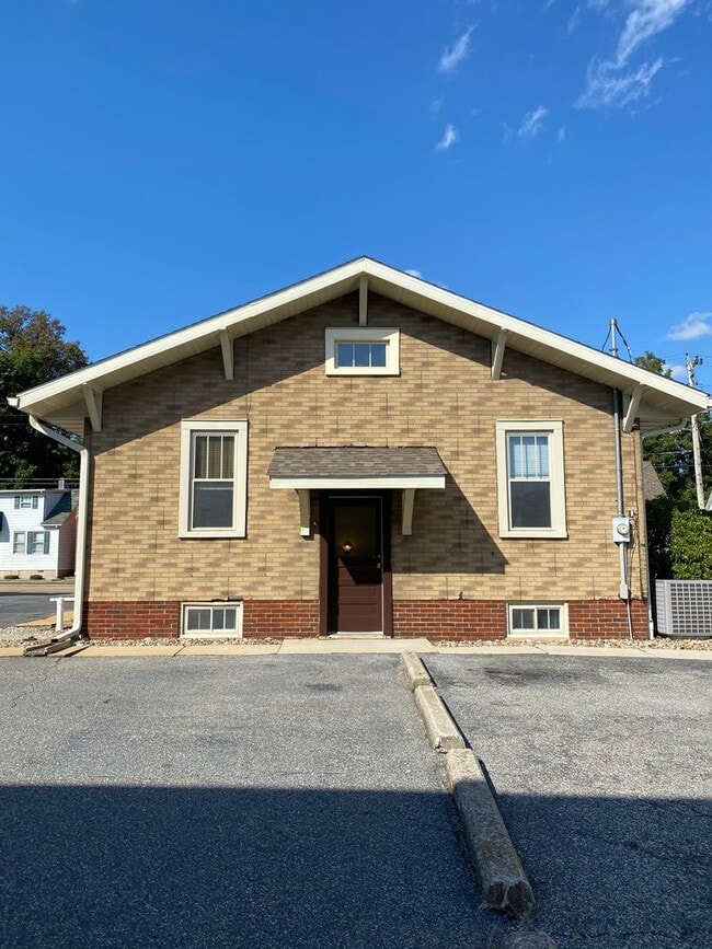 Building Photo - 314 W Main St