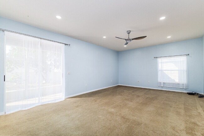Building Photo - Beautiful 5 Bedroom Two-Story Home for Rent