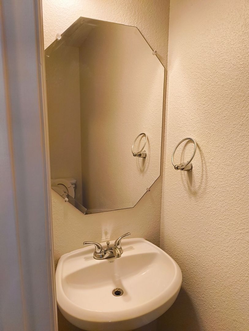 Building Photo - 1540 Chama Dr