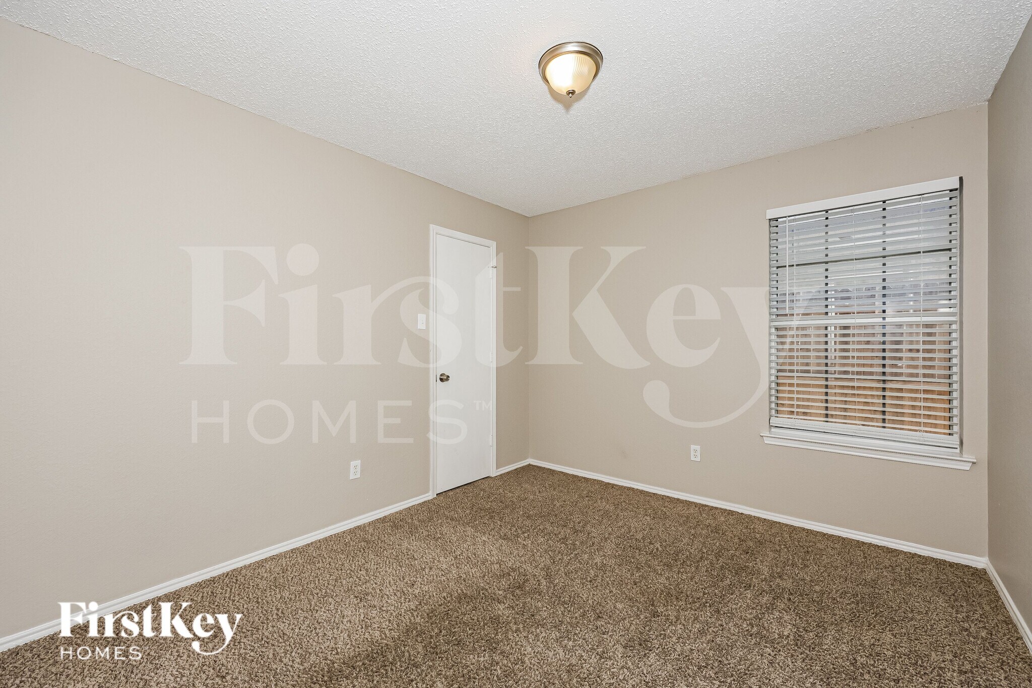 Building Photo - 609 Hollyberry Dr