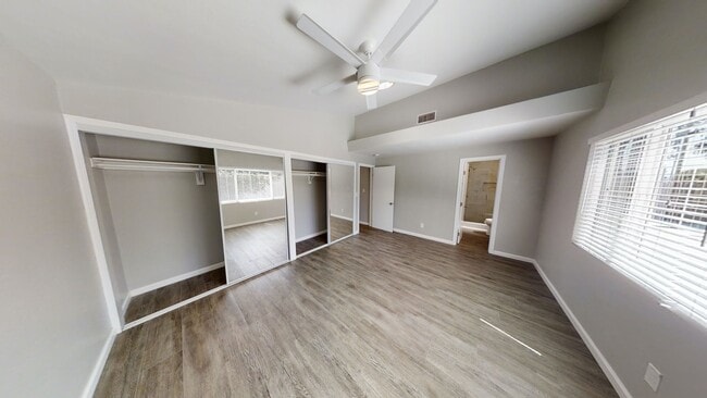 Building Photo - Large Property w/ 2 Kitchens!!