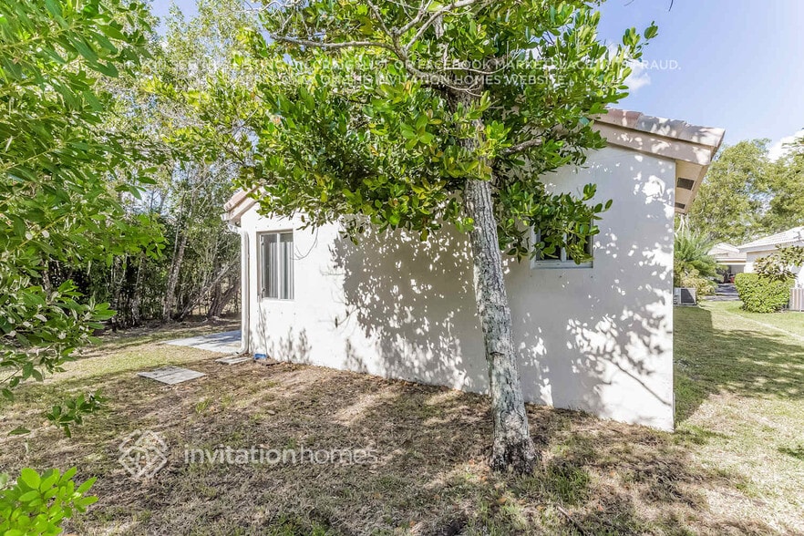Building Photo - 4266 Greenbriar Ln