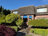 Building Photo - Spacious Single-Level Living with Retro Charm, Private Garage & Abundant Storage