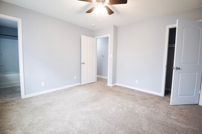 Building Photo - 3 Bedroom 2 Bathroom- Pets Considered