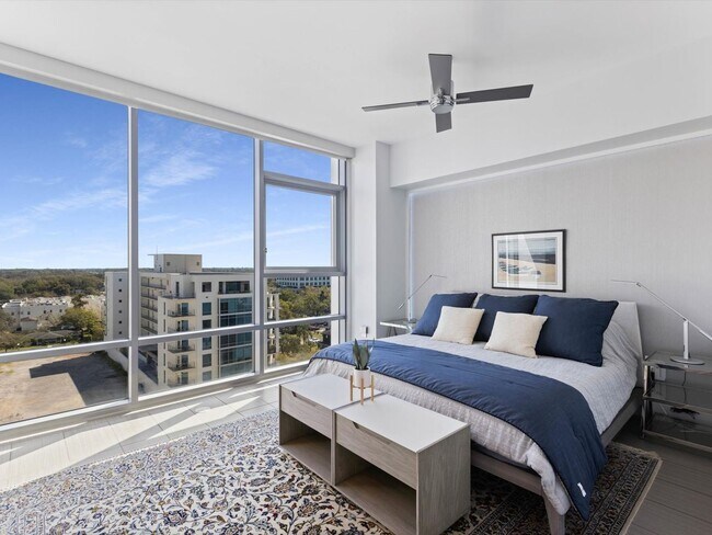 Building Photo - Large Corner Unit at STAR TOWER!