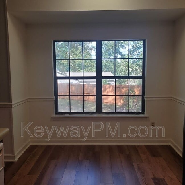 Building Photo - 231 Brooks Dr