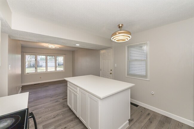 Building Photo - 2285 Hill House Rd