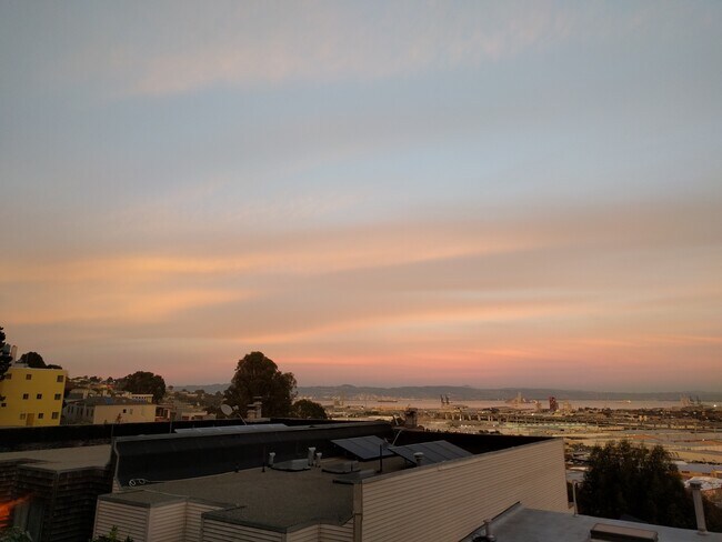 Building Photo - 637 Peralta Ave