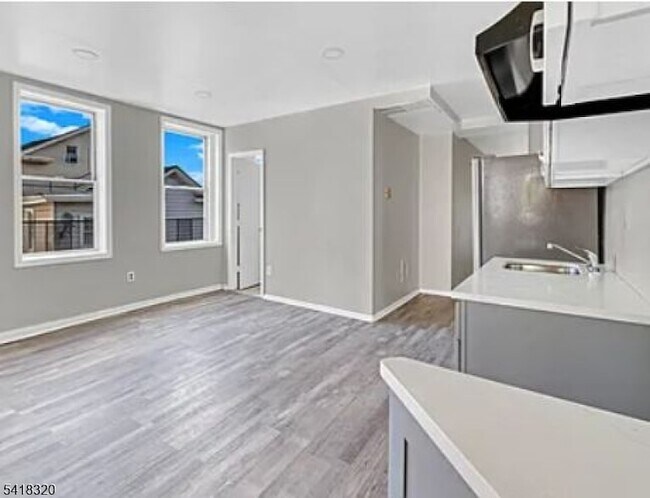 Building Photo - 84 Second St