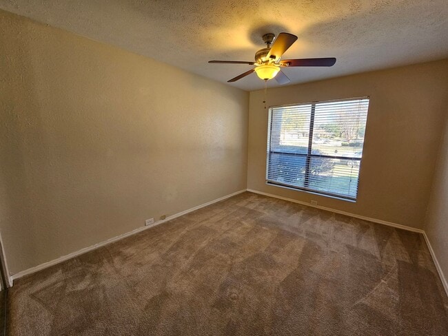 Building Photo - AVAILABLE NOW!