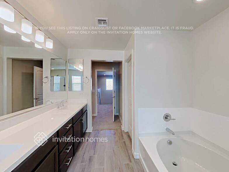 Building Photo - 2109 N 209th Ln