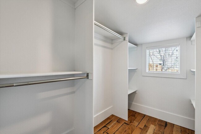 Building Photo - Charming 2BD, 2BA Longmont Home with Fenced Back Yard