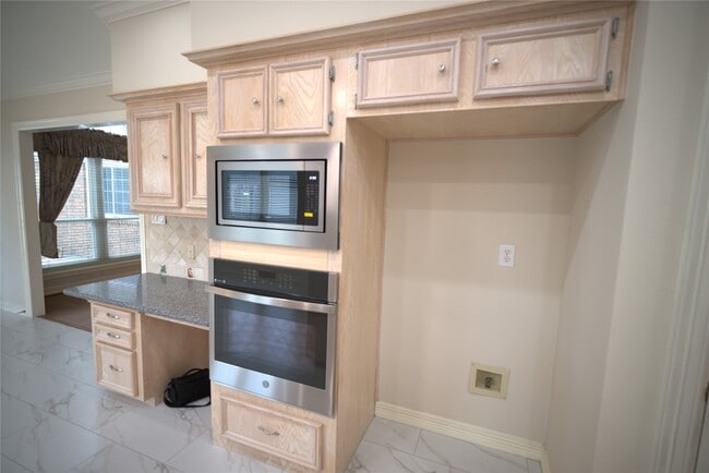 Building Photo - 1839 Lakewinds Dr