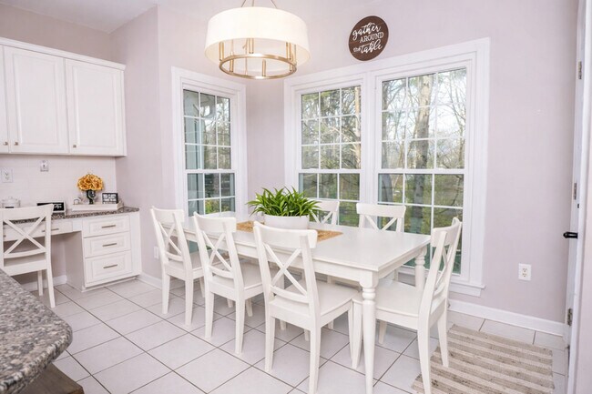 Building Photo - 10315 Rougemont Ln