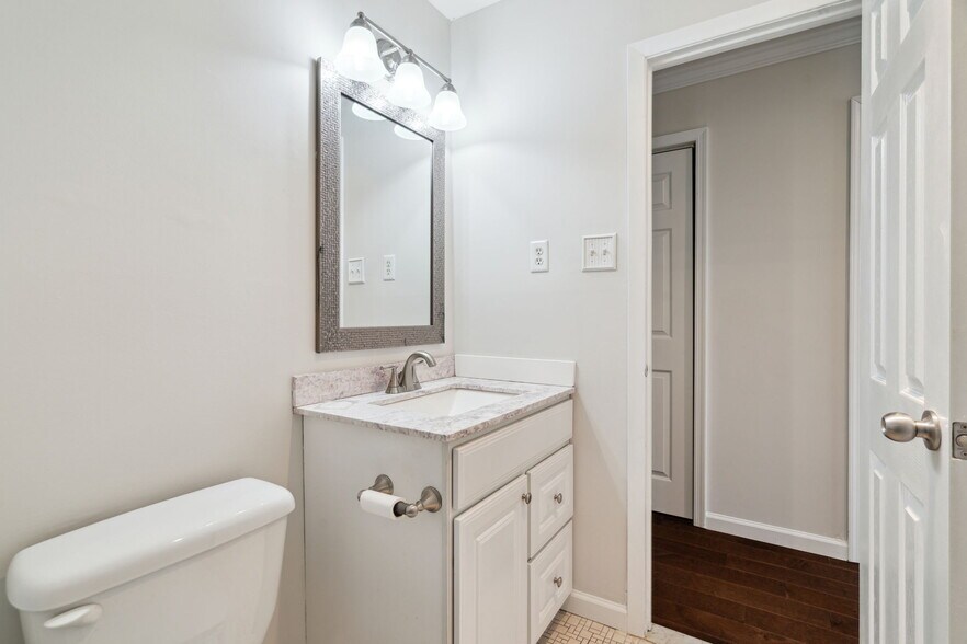 Primary Bedroom Bathroom - 100 Rennard Ter