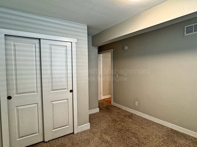 Building Photo - 4720 Elm Ct