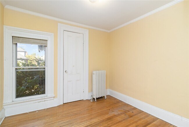 Building Photo - 56 Vassar St