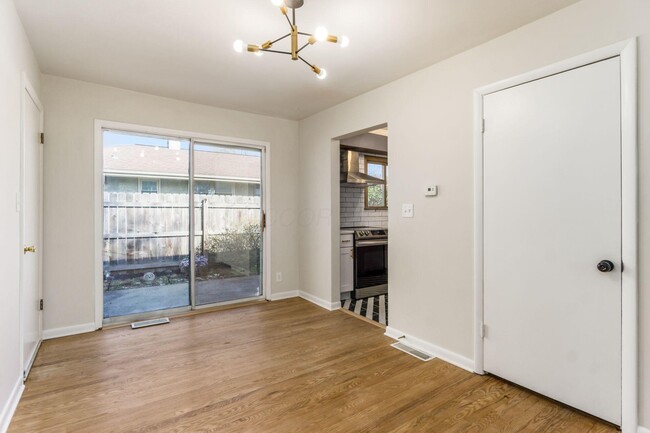 Building Photo - 4230 Eastlea Dr