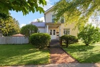 Building Photo - 637 Main St