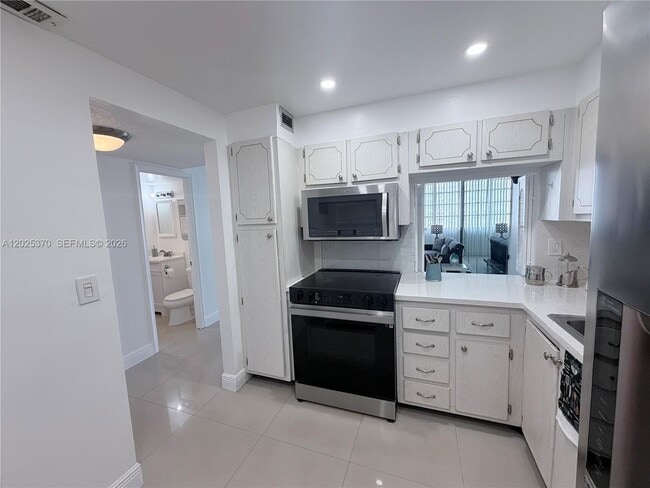 Building Photo - 1825 S Ocean Dr