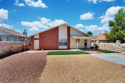 Building Photo - Single story 3 bedroom 2 bath home with REFRIGERATED AIR.