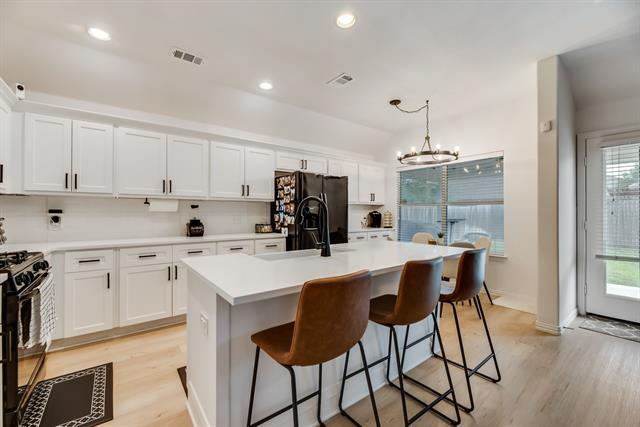 Building Photo - 2404 Castle Creek Dr