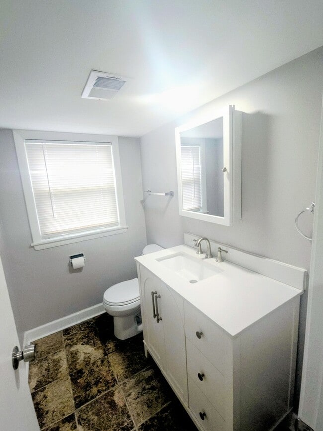 Building Photo - 16674 Thornton Ave