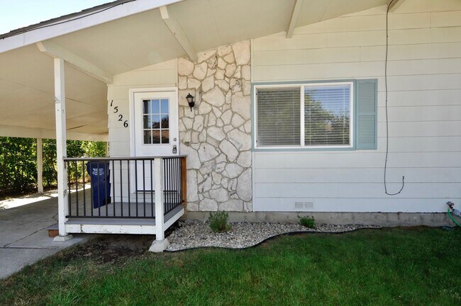 Primary Photo - 1526 E Mary Ln