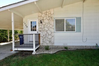 Building Photo - 1526 E Mary Ln