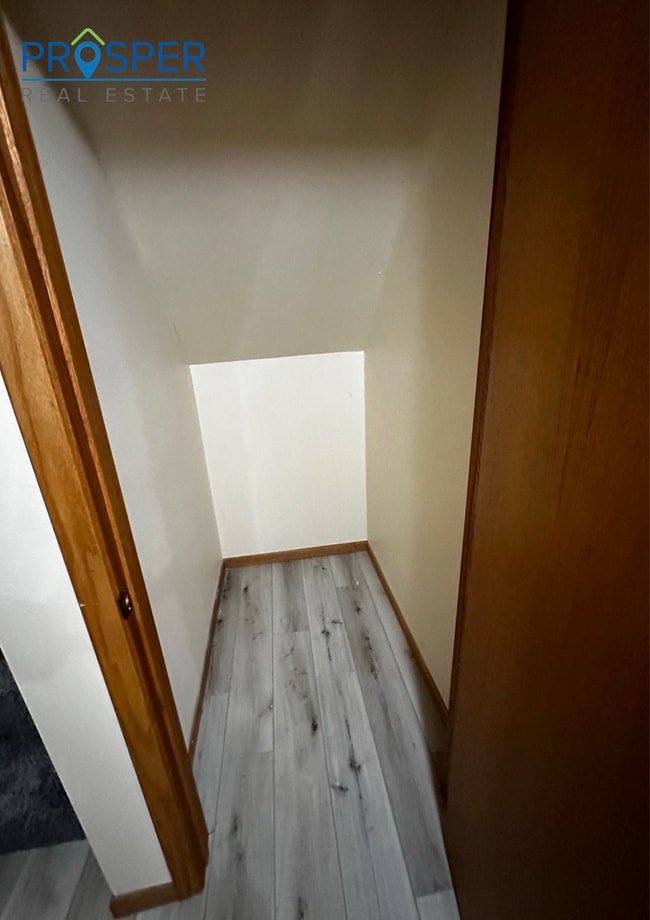 Building Photo - 3 Bedroom Unit Located Near Oakwood Mall