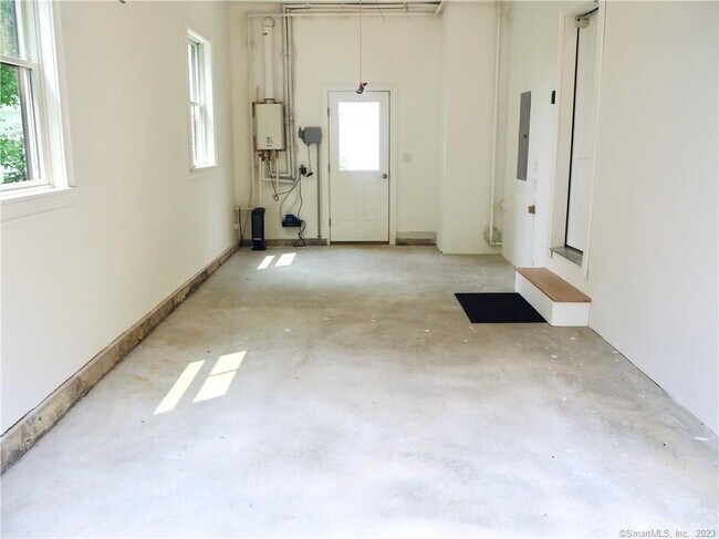 Building Photo - 70 Seminary St