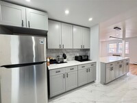 Building Photo - 1041 E 80th St