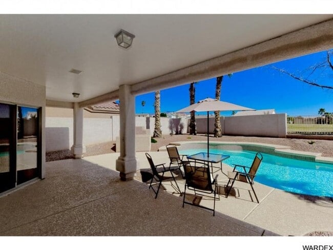 Building Photo - *REDUCED PRICE* Long Term - Unfurnished- Beautiful Golf Course Pool Home!!