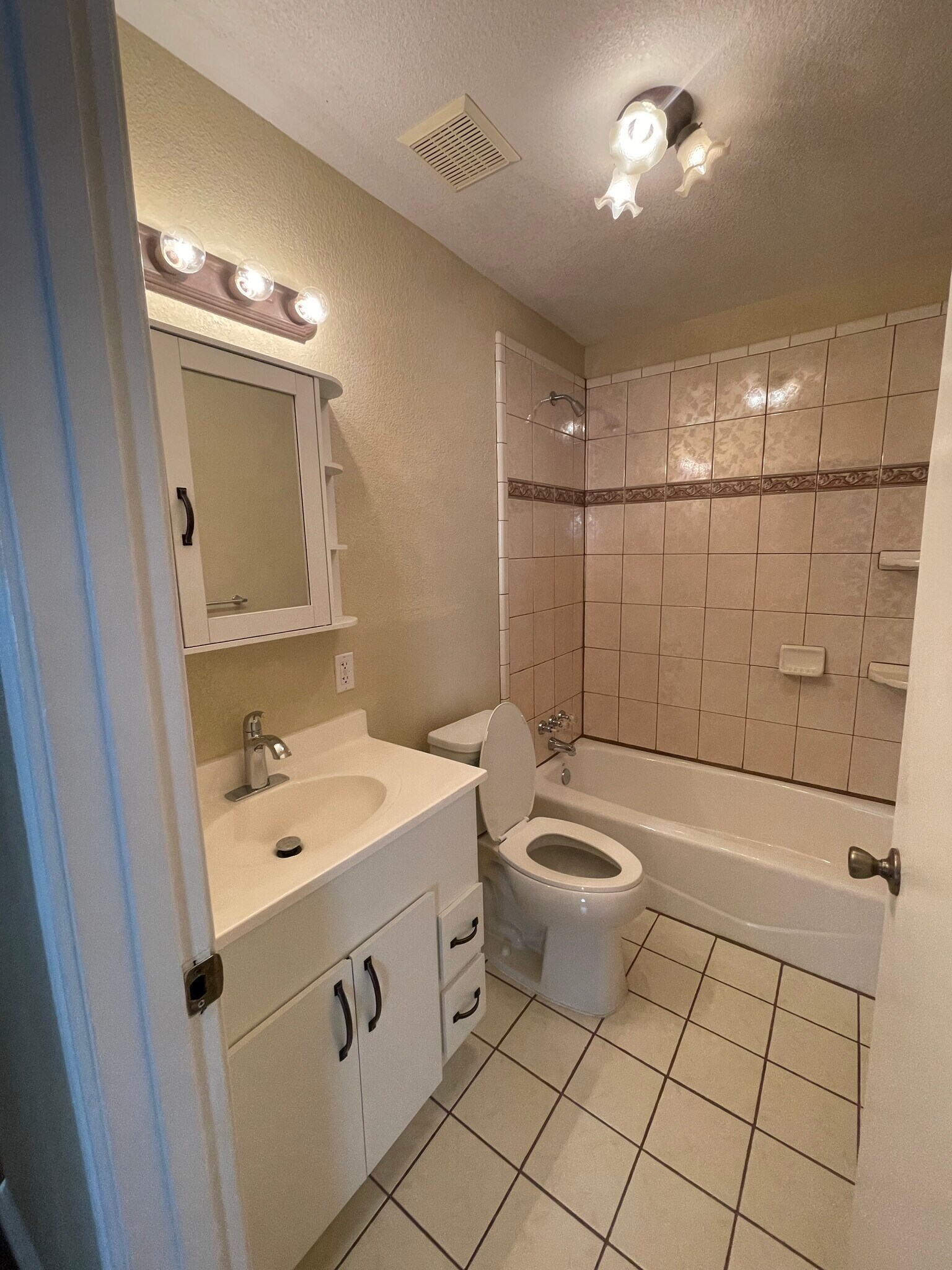 bath 2 - 322 Saint Louis Ave