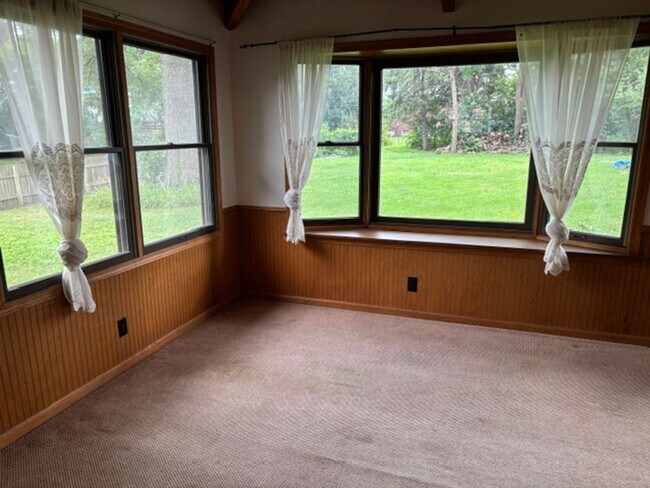 Building Photo - 3 Bedroom, 2 Bath House