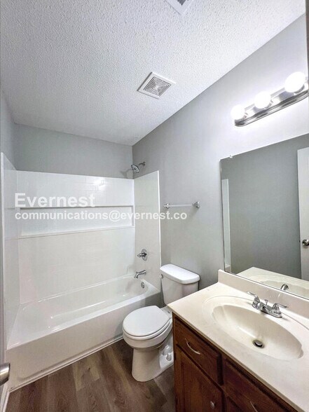 Building Photo - 5637 Kaitlyn Dr W