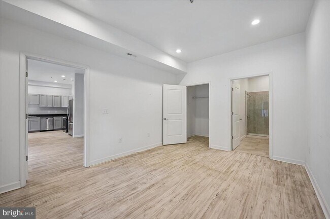 Building Photo - 980 N Marshall St