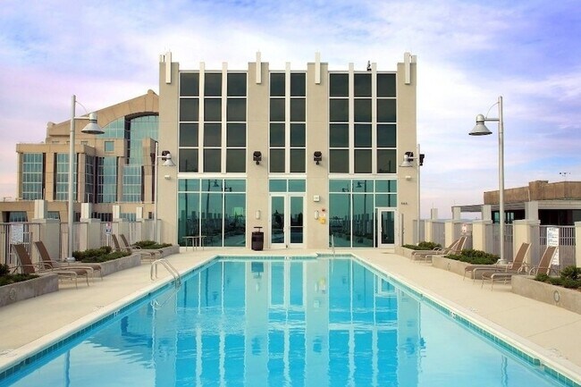 Building Photo - 415 Church St