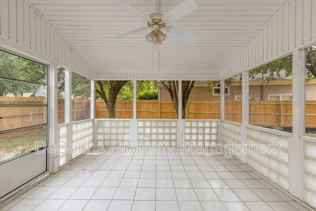 Building Photo - 5120 English Village Dr