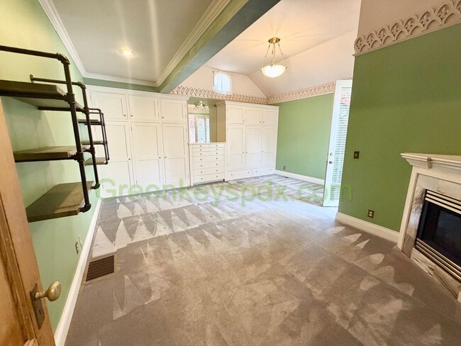 Building Photo - 10197-1136