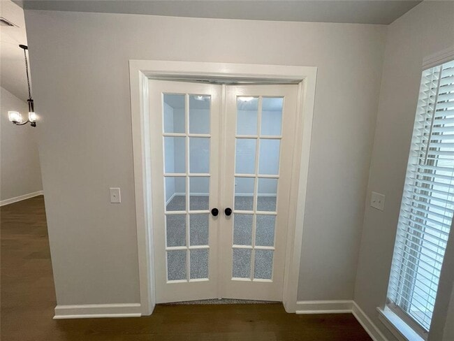Building Photo - 413 Irish Ln