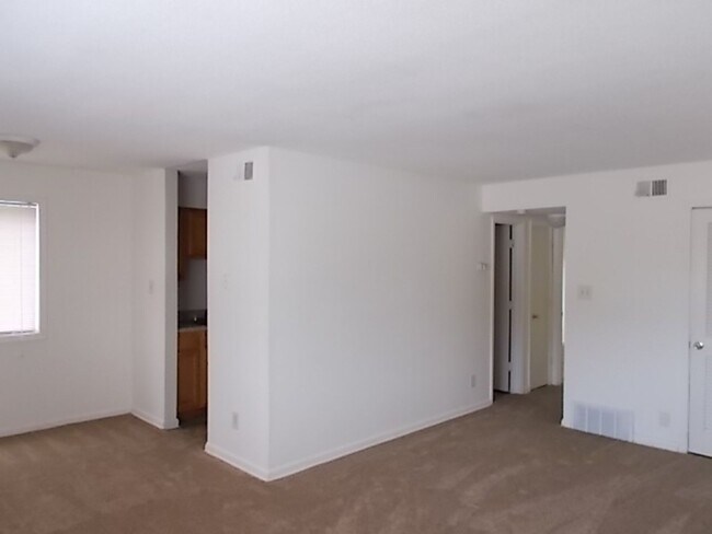 Building Photo - 2BR 1 BA