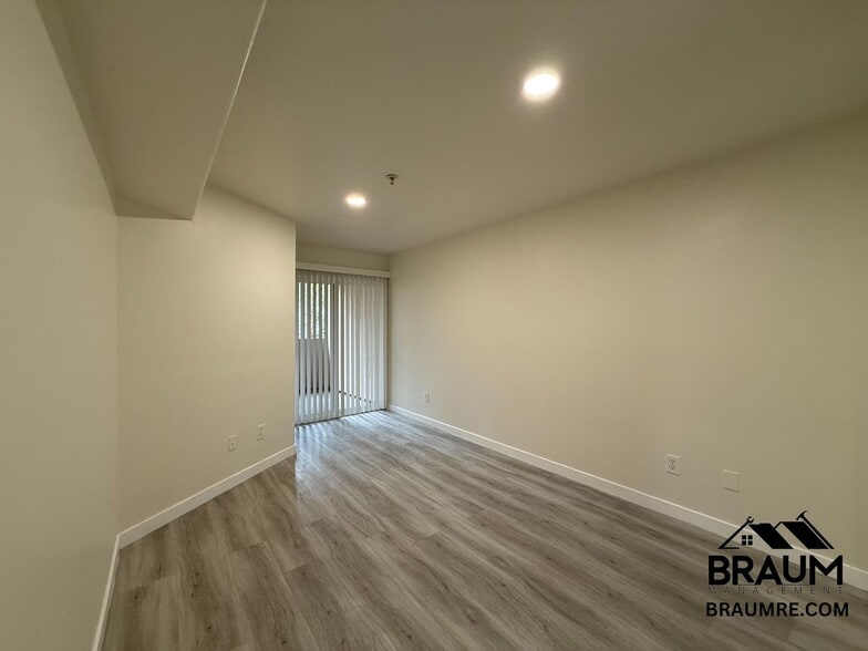 Building Photo - 7323 Winnetka Ave