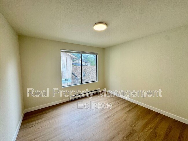 Building Photo - 17319 Stone Ct N