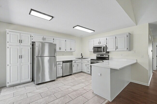Building Photo - 3412 Augusta Dr