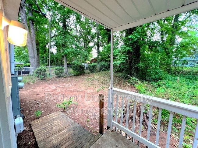 Building Photo - 2633 Kenhill Dr