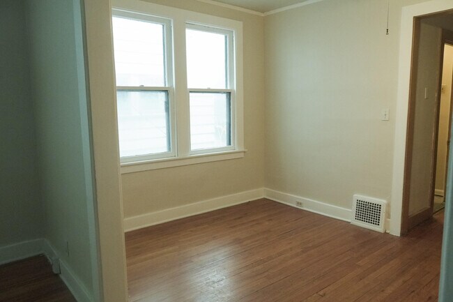 Building Photo - 831 Ashland St