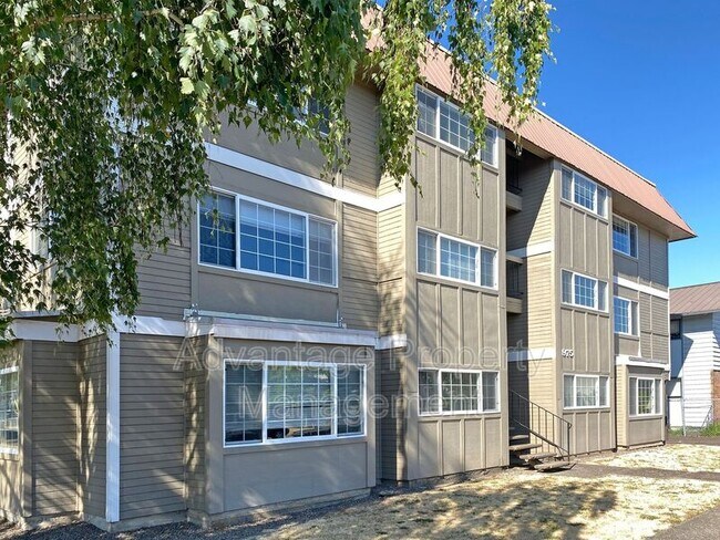 Building Photo - 975 NW Garfield Ave